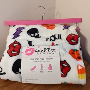 NWT Betsey Johnson Halloween Throw Blanket